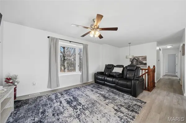 8 Dogwood LN, Hillsboro, MO 63050