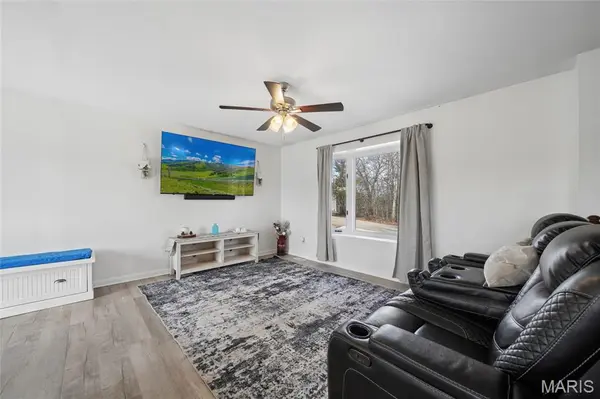 8 Dogwood LN, Hillsboro, MO 63050