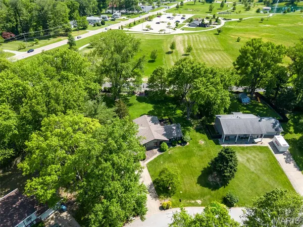11 Glen Hollow RD, Glen Carbon, IL 62034