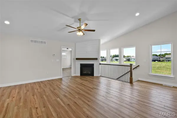 1847 Robins Mill CT, Maryville, IL 62062
