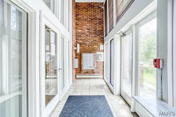 539 Coeur De Royale DR #204, Creve Coeur, MO 63141