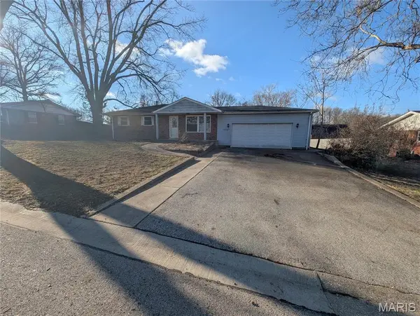 112 Appletree LN, Glen Carbon, IL 62034