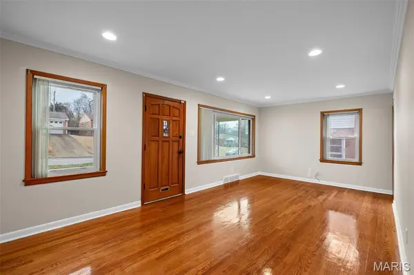 1147 Jolene DR, Bellefontaine Nghbrs, MO 63137