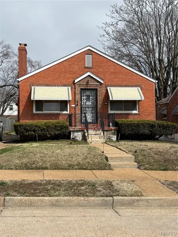 1811 Eton LN, St Louis, MO 63147