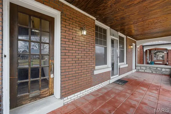 5921 S Kingshighway BLVD, St Louis, MO 63109