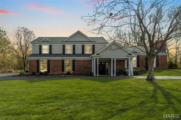 920 Claymark DR, Town And Country, MO 63131