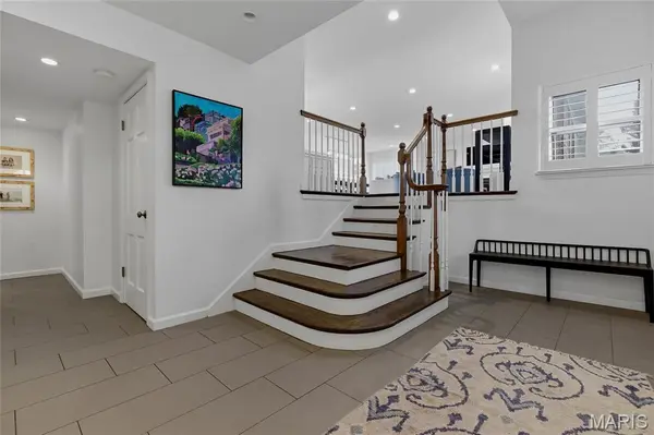 920 Claymark DR, Town And Country, MO 63131