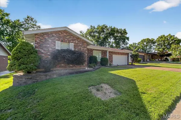 5709 Chatport RD, St Louis, MO 63129