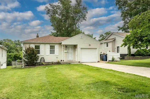 9305 Cloverhurst DR, Affton, MO 63123