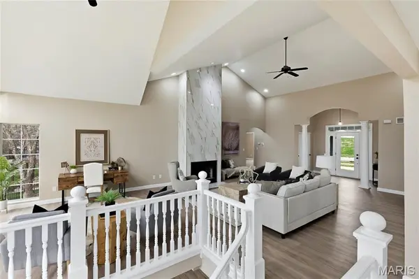 16038 Pierside LN, Ellisville, MO 63021