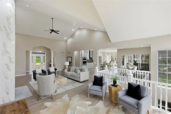 16038 Pierside LN, Ellisville, MO 63021