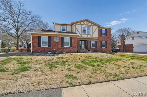 2762 Barrett Station RD, Des Peres, MO 63021