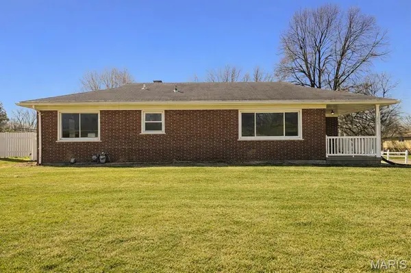 424 Oliver Lee DR, Belleville, IL 62223