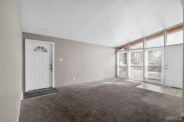 8302 Woodhurst DR, Berkeley, MO 63134