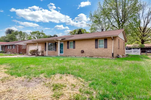 2122 Hamilton DR, Granite City, IL 62040