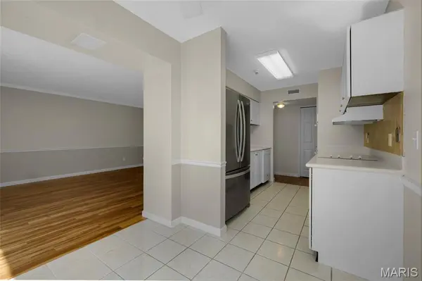 572 Coeur De Royale DR #107, Creve Coeur, MO 63141