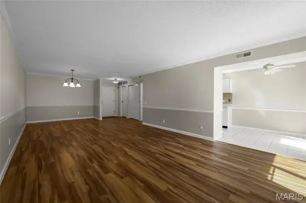 572 Coeur De Royale DR #107, Creve Coeur, MO 63141