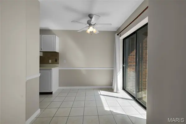 572 Coeur De Royale DR #107, Creve Coeur, MO 63141