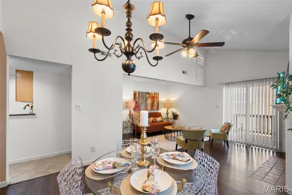 1423 Peacock LN, Brentwood, MO 63144