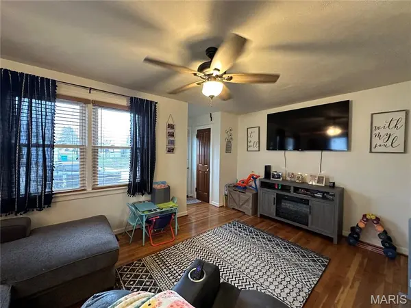 304 W Moore AVE, Owensville, MO 65066