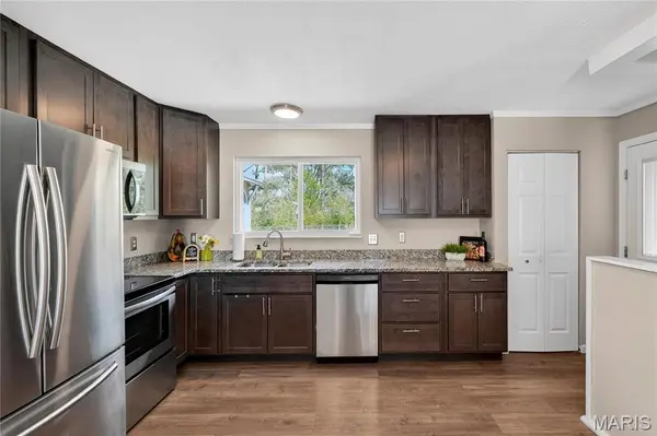 2221 Bentley Manor DR, Fenton, MO 63026