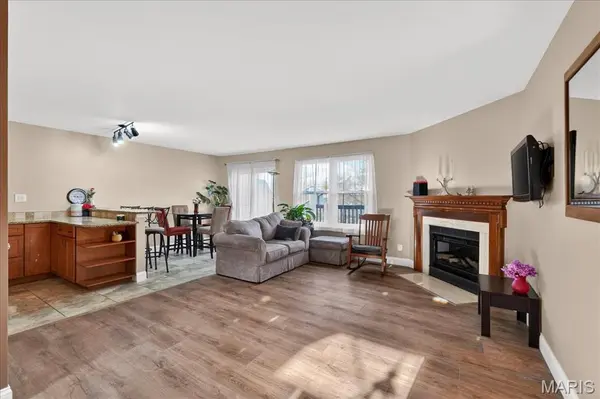 11934 Autumn Lakes DR, Maryland Heights, MO 63043