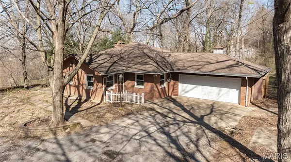 8908 Fair Oaks LN,  Fairview Heights,  IL 62208