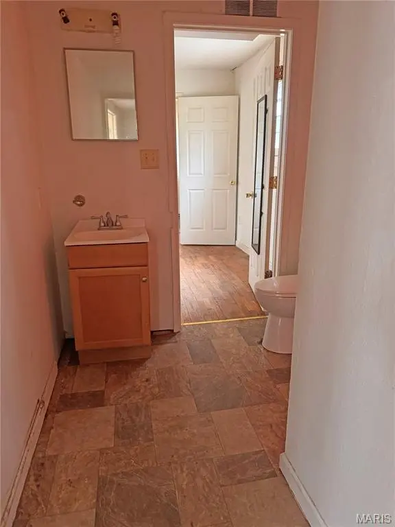 567 N Lakeshore DR, Bismarck, MO 63624