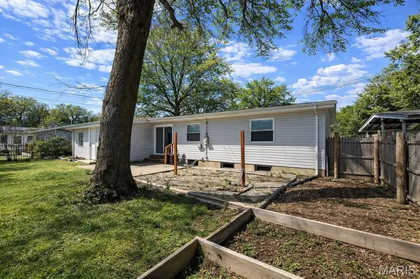 77 Tom Sawyer DR, St Charles, MO 63303