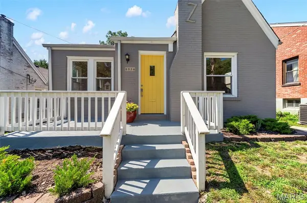 8934 Pine AVE,  Brentwood,  MO 63144