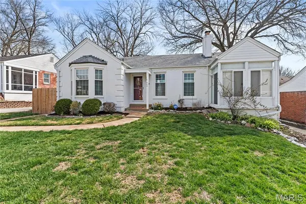 840 Wild Cherry LN, University City, MO 63130