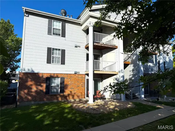 12415 Somerset Place DR #F, Unincorporated, MO 63128
