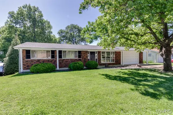 20 Elderwood CT, St Louis, MO 63026