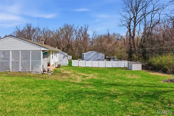41 Sharon DR, St Charles, MO 63303