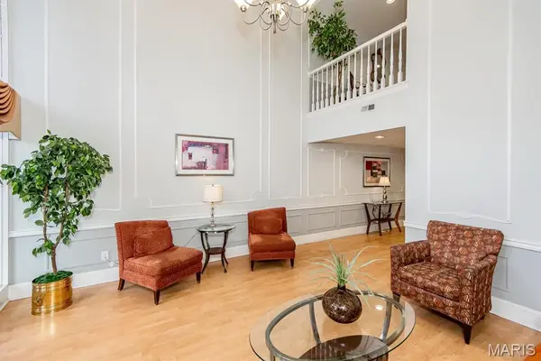 550 Coeur De Royale DR #301, Creve Coeur, MO 63141