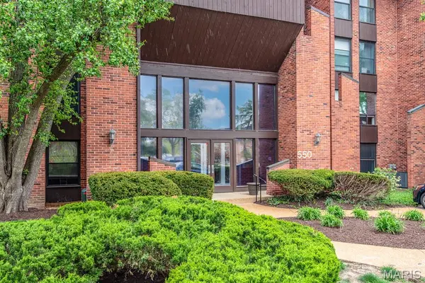 550 Coeur De Royale DR #301, Creve Coeur, MO 63141