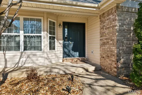 877 Home Park DR, St Peters, MO 63376