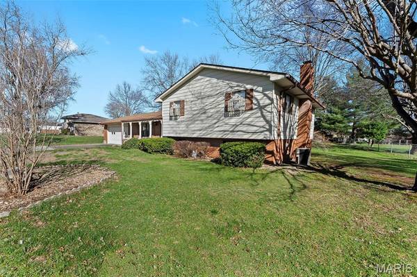 1218 Kimbeland DR, Jackson, MO 63755