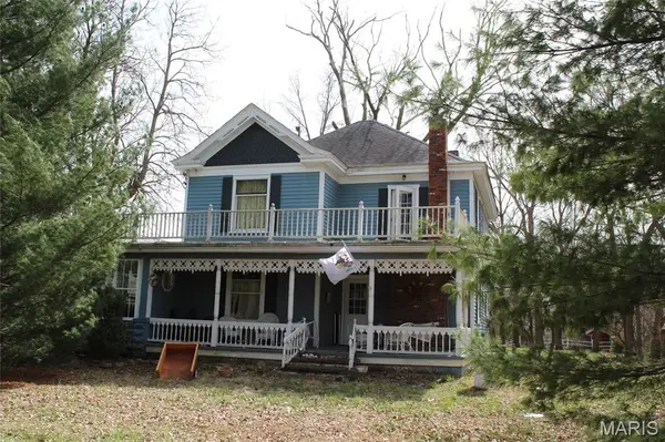 877 E Airline DR, East Alton, IL 62024