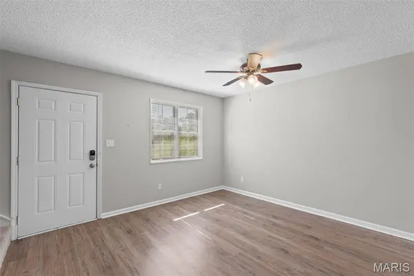8825 Wrenwood LN, Brentwood, MO 63144