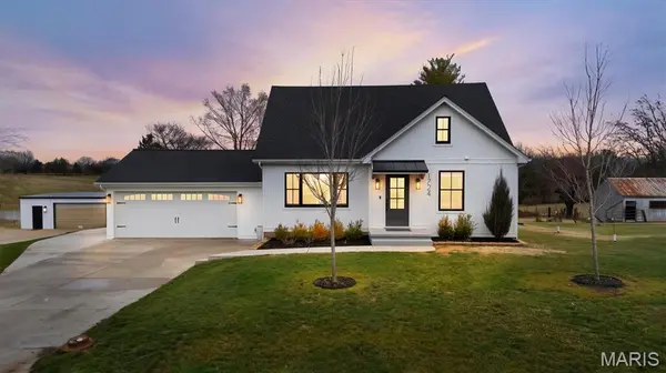 1724 Pottery RD, Washington, MO 63090