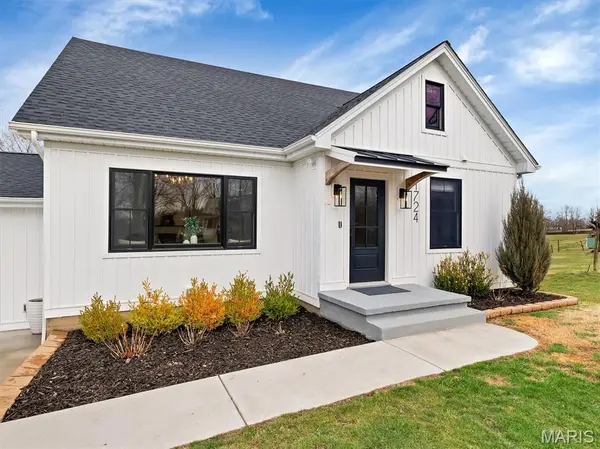 1724 Pottery RD, Washington, MO 63090