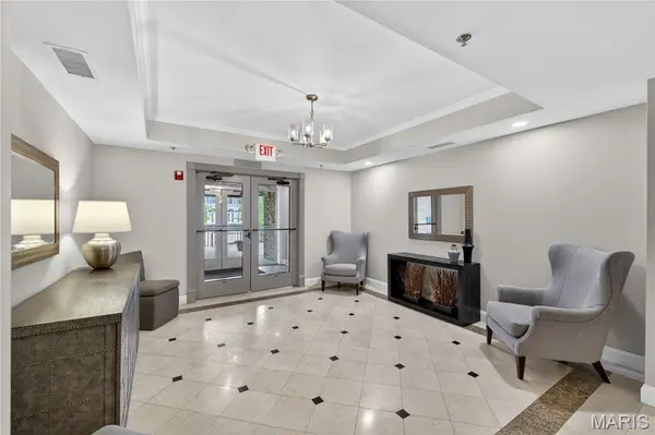 540 North and South RD #103, University City, MO 63130
