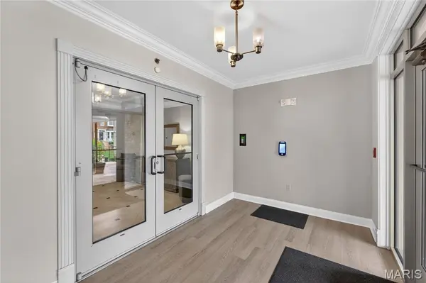 540 North and South RD #103, University City, MO 63130