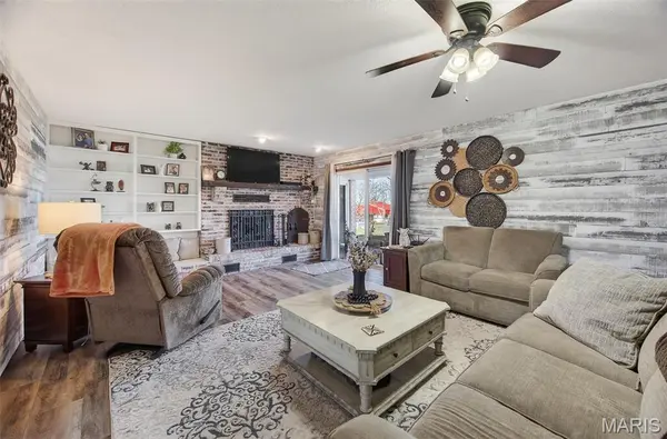 22762 Post Oak LN, Lebanon, MO 65536