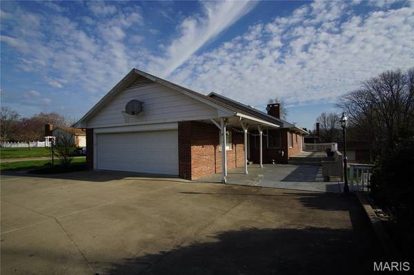 1402 Greenway DR, Jackson, MO 63755