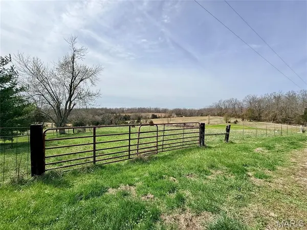 61 Old School RD, Perryville, MO 63775