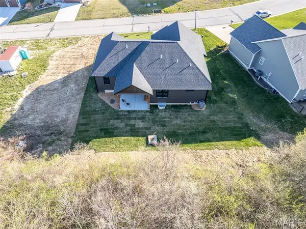 7975 Matterhorn Canyon RD, Caseyville, IL 62232