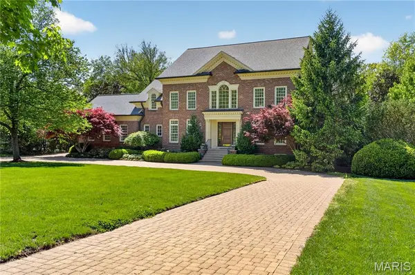 25 Fair Oaks DR, St Louis, MO 63124