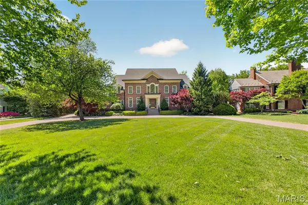 25 Fair Oaks DR, St Louis, MO 63124